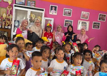 IMPLEMENTASI HAK ANAK MELALUI RUANG KREASI